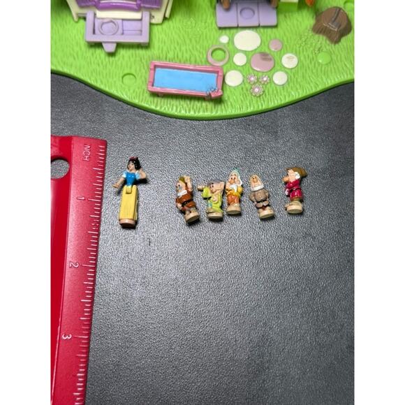 Vintage Disney Snow White Tiny Collection Polly Pocket Cottage 1995 *Works* - Picture 2 of 10